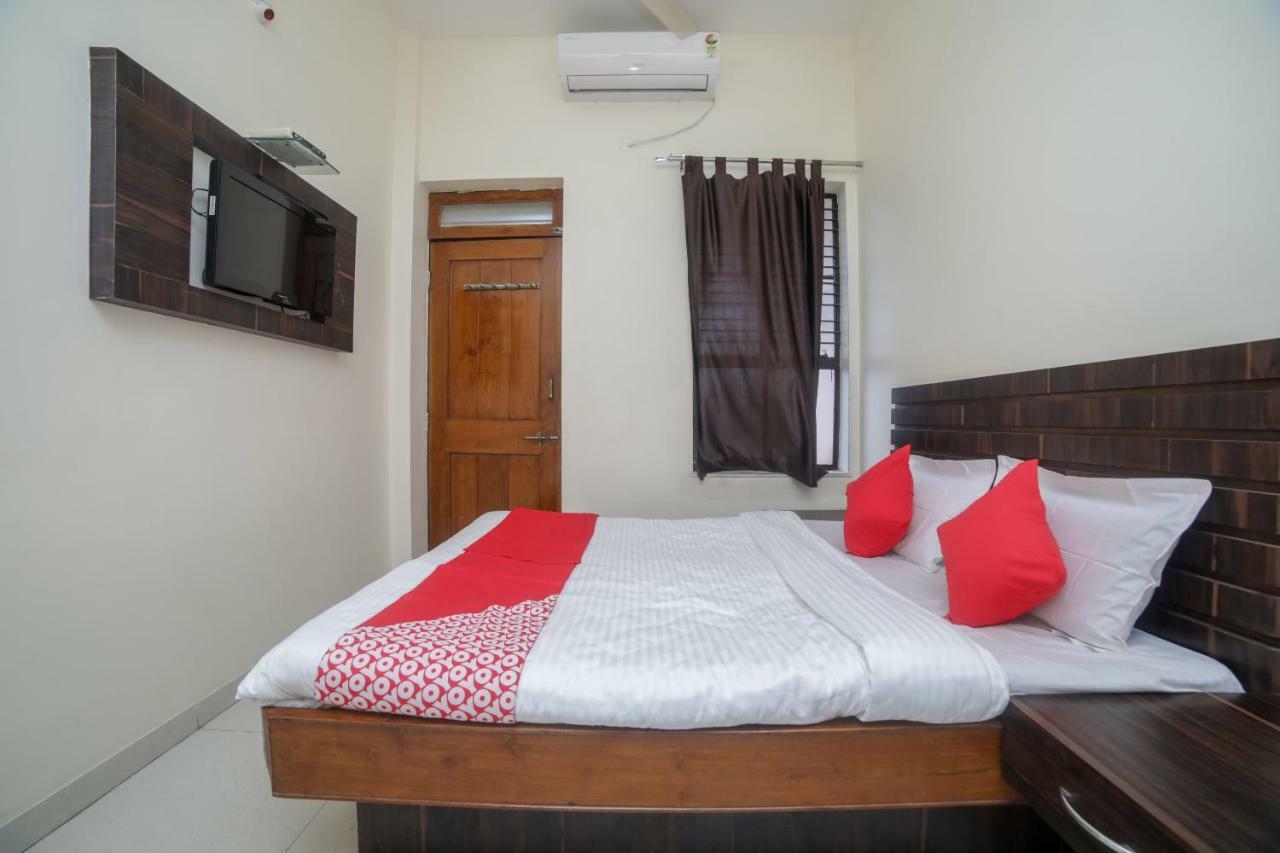 Oyo 46697 Hotel Gopi นาคปุระ ภายนอก รูปภาพ