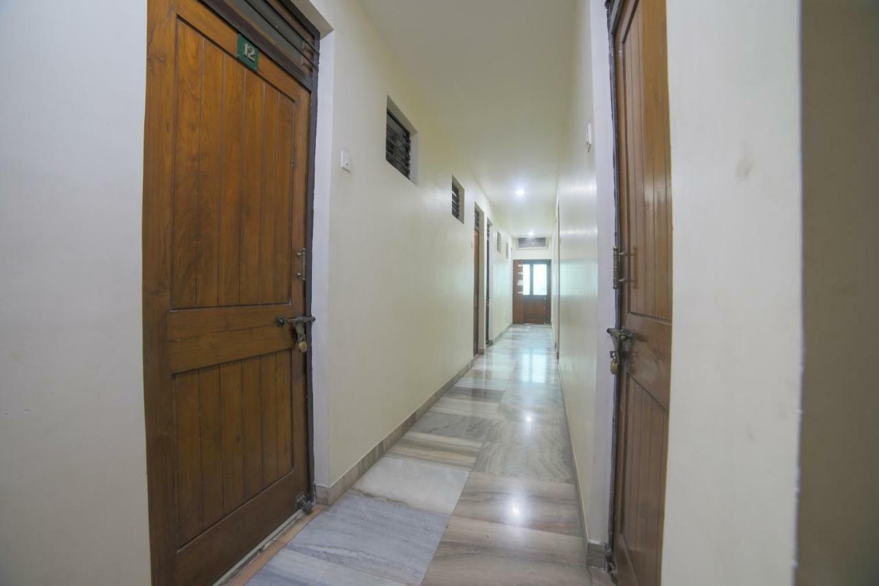 Oyo 46697 Hotel Gopi นาคปุระ ภายนอก รูปภาพ