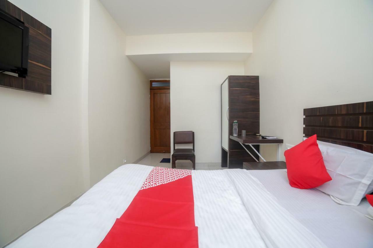Oyo 46697 Hotel Gopi นาคปุระ ภายนอก รูปภาพ